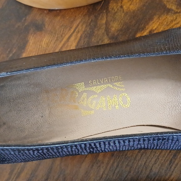 Salvatore Ferragamo Italian leather black kitten heels DE31175149 women's size8B - Picture 4 of 7